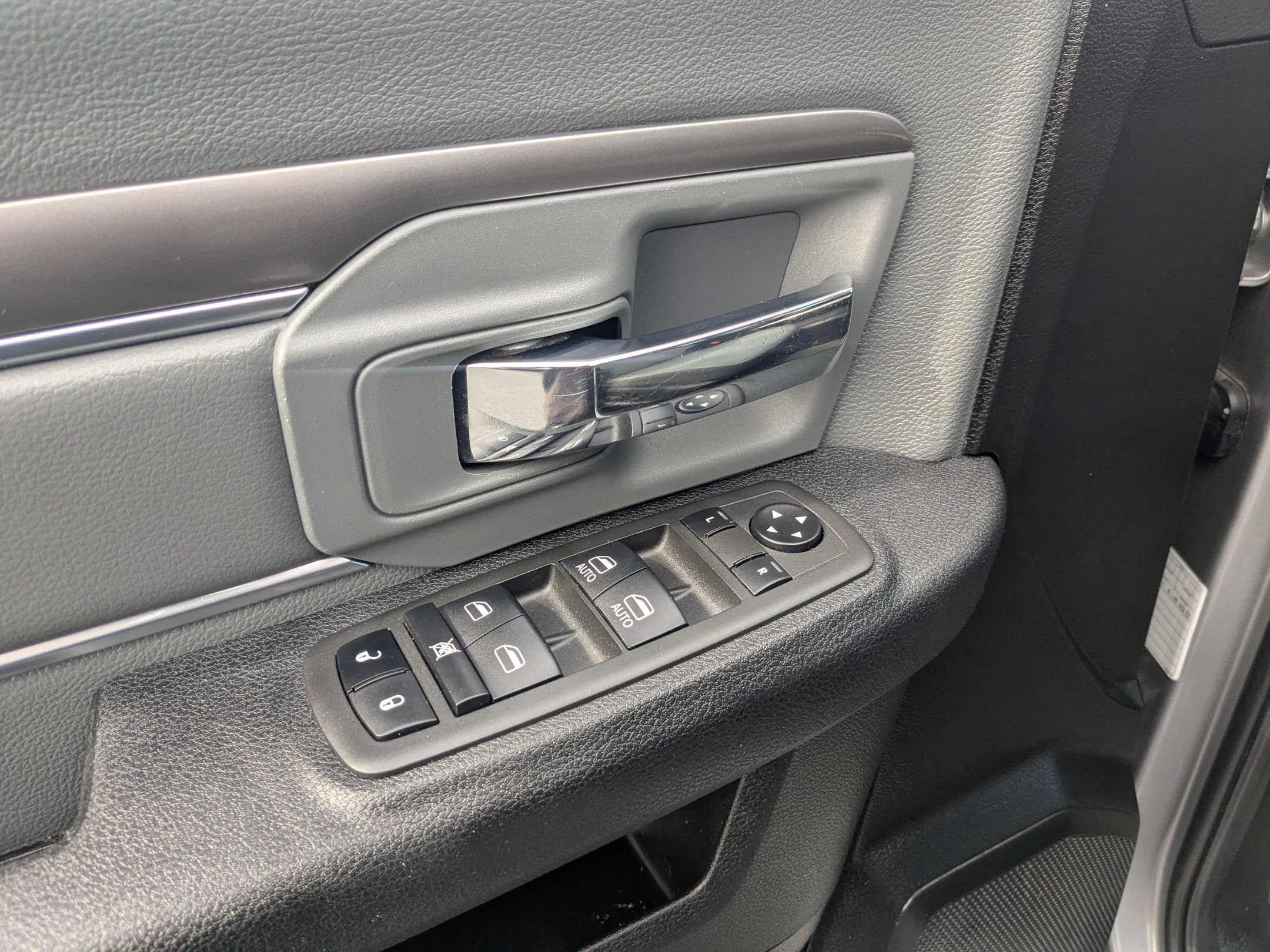 Used 2022 RAM 1500 Classic SLT w/ Electronics Group AWD/4WD image 12