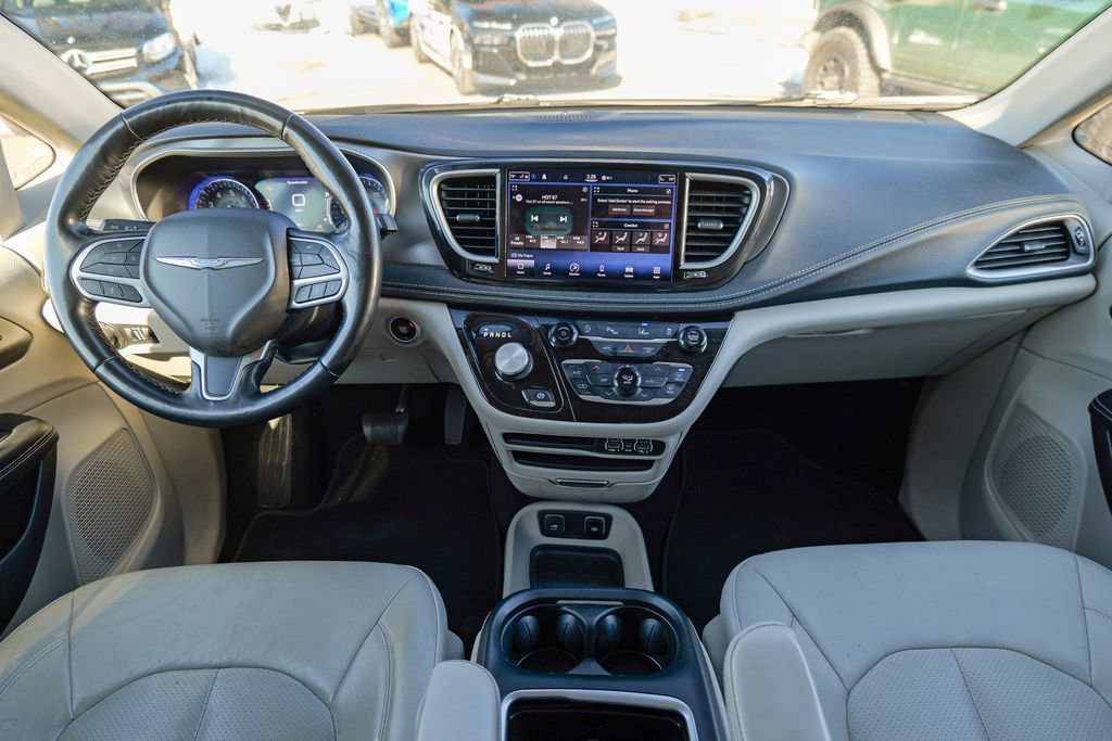 Used 2021 Chrysler Pacifica Touring-L image 32