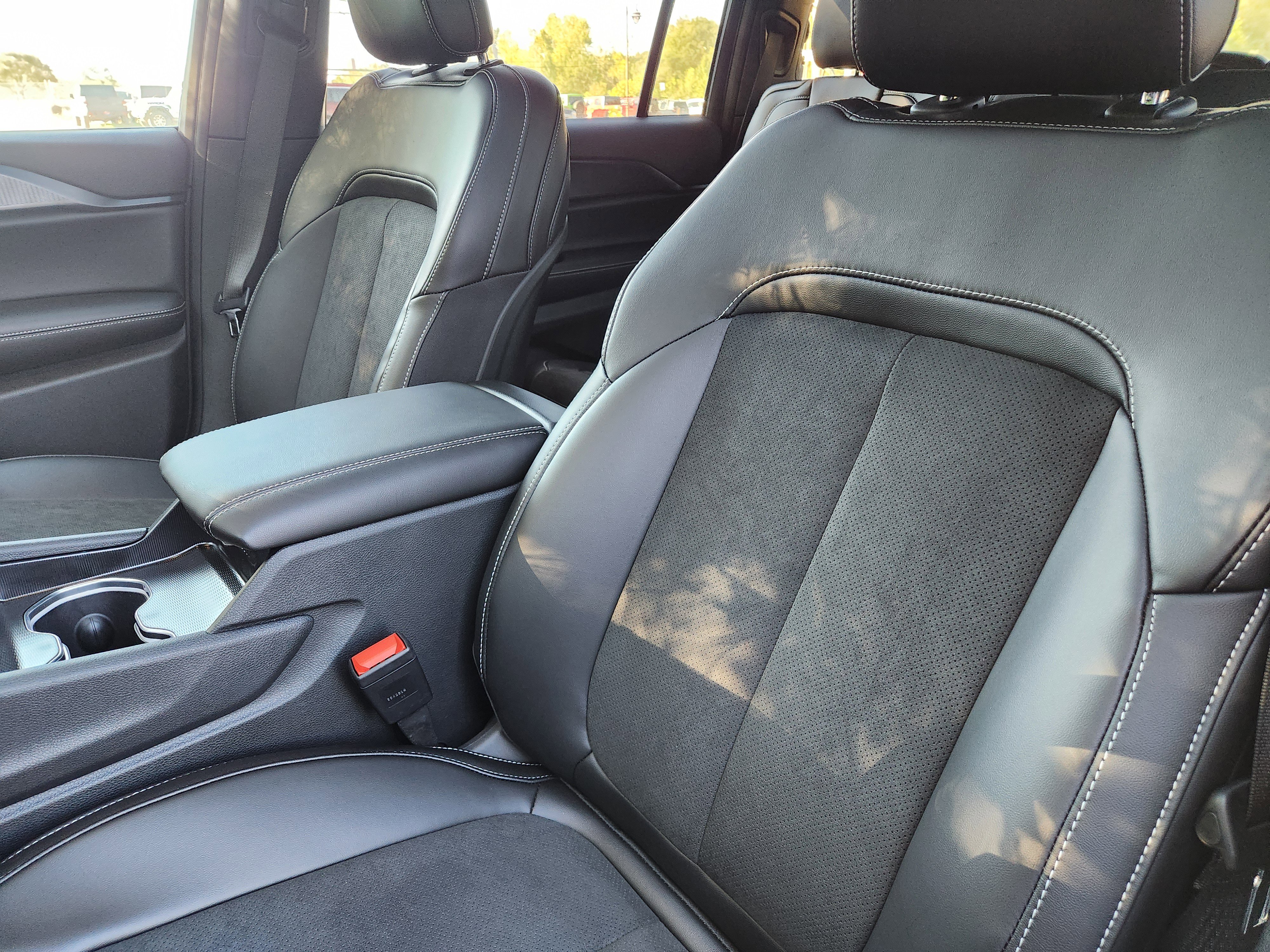 New 2025 Jeep Grand Cherokee L Altitude image 21