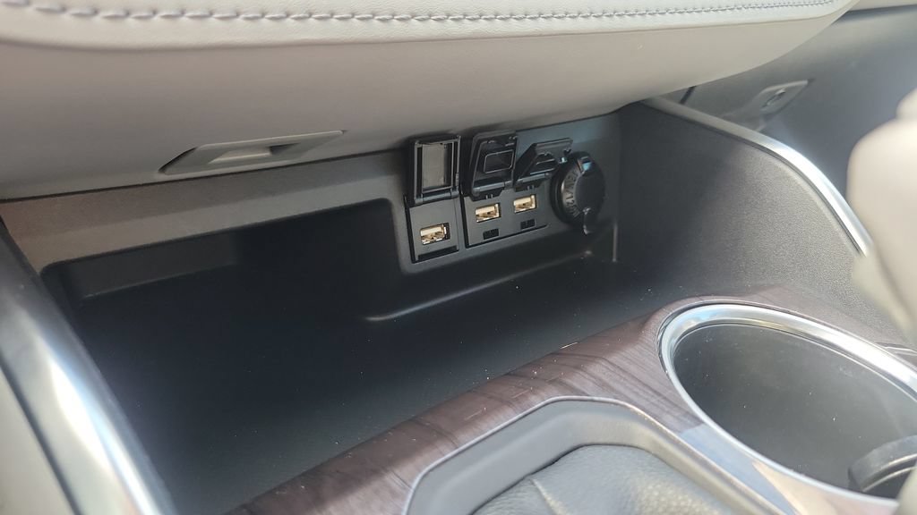 Certified 2021 Toyota Highlander Limited FWD image 18