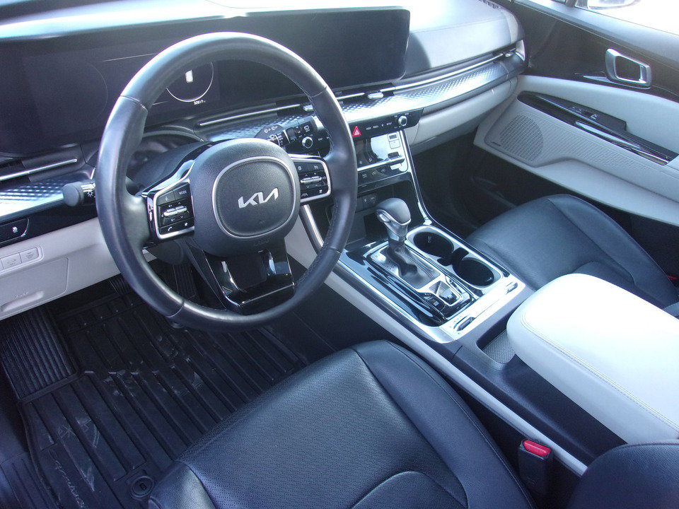 Used 2024 Kia Carnival SX Prestige image 9