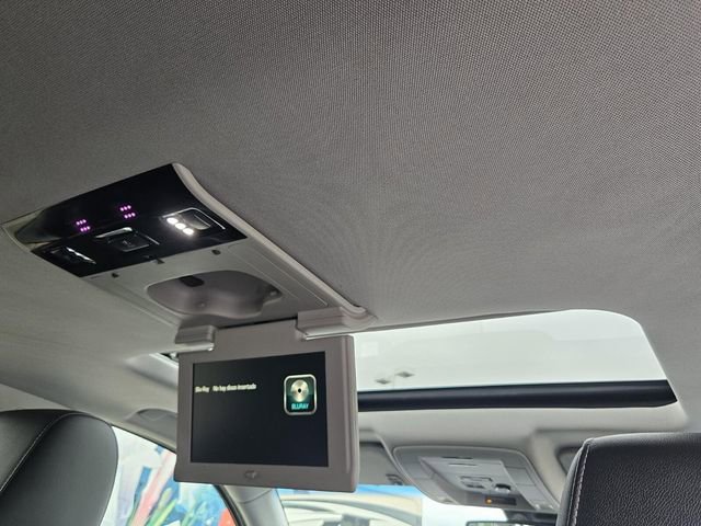 Used 2018 GMC Yukon XL SLT w/ Premium Edition RWD image 17