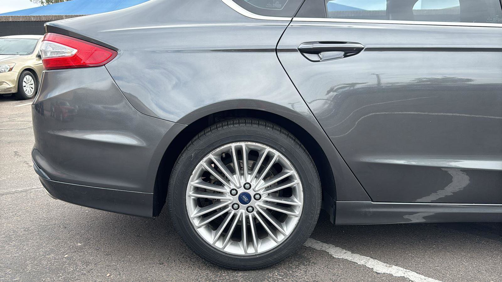 Used 2015 Ford Fusion SE w/ Equipment Group 202A image 6