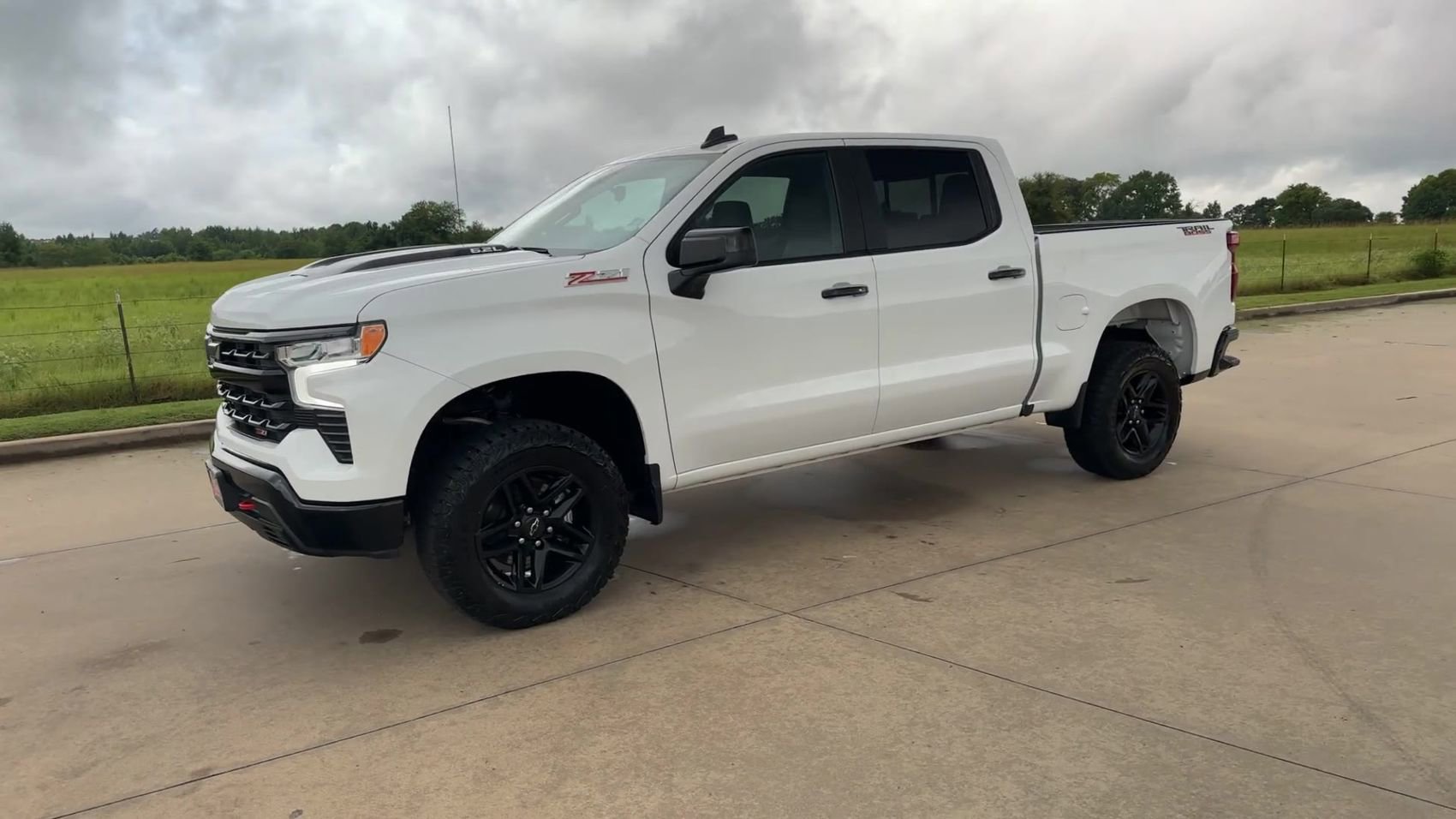 Used 2023 Chevrolet Silverado 1500 LT Trail Boss w/ Convenience Package II AWD/4WD image 4