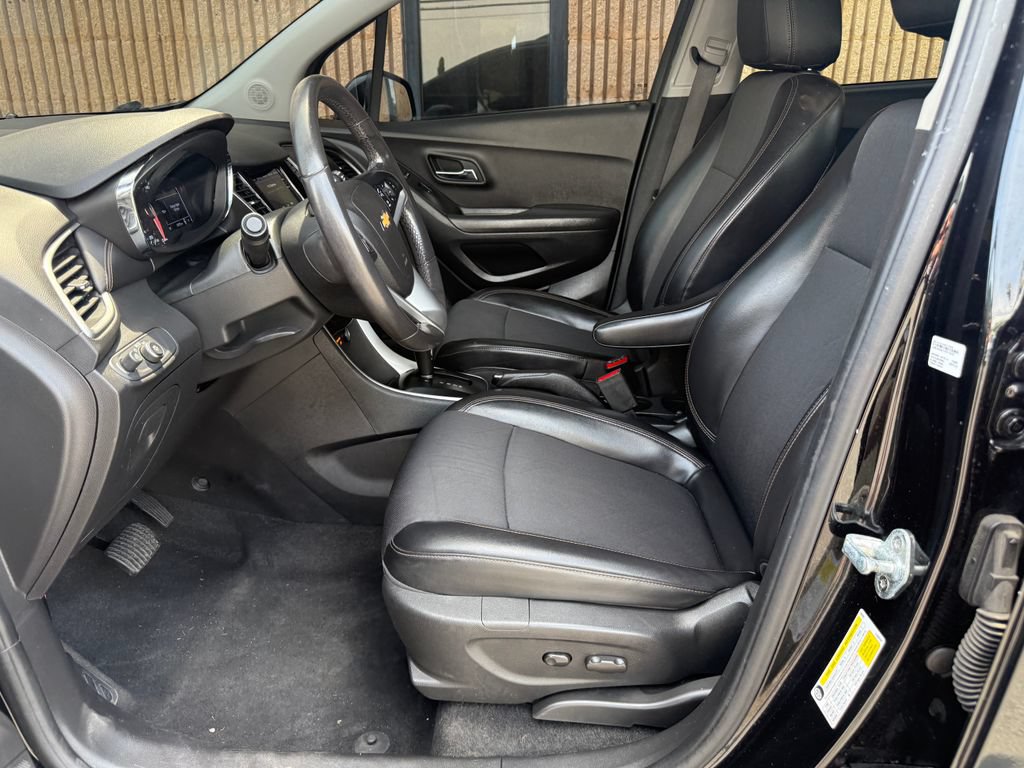 Used 2020 Chevrolet Trax LT w/ Driver Confidence Package AWD/4WD image 9