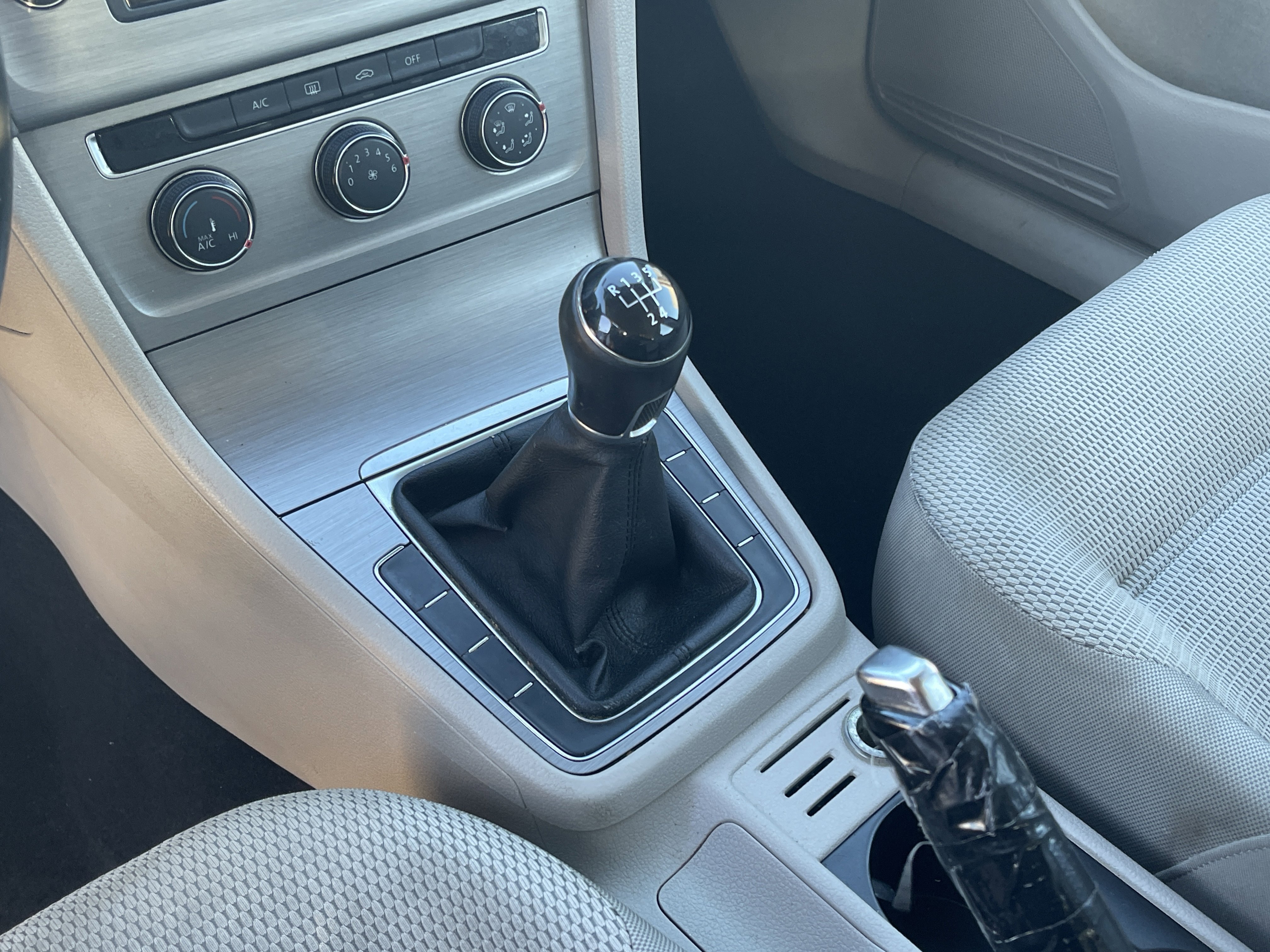 Used 2016 Volkswagen Golf S image 14