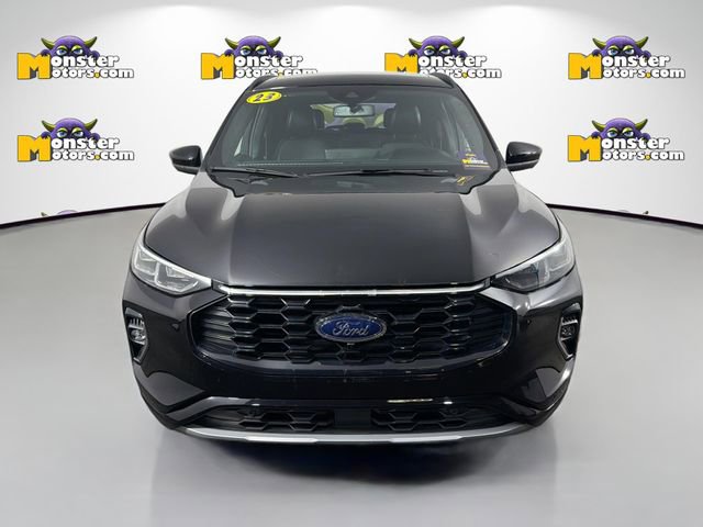 Used 2023 Ford Escape ST-Line Elite w/ Premium Technology Package image 2