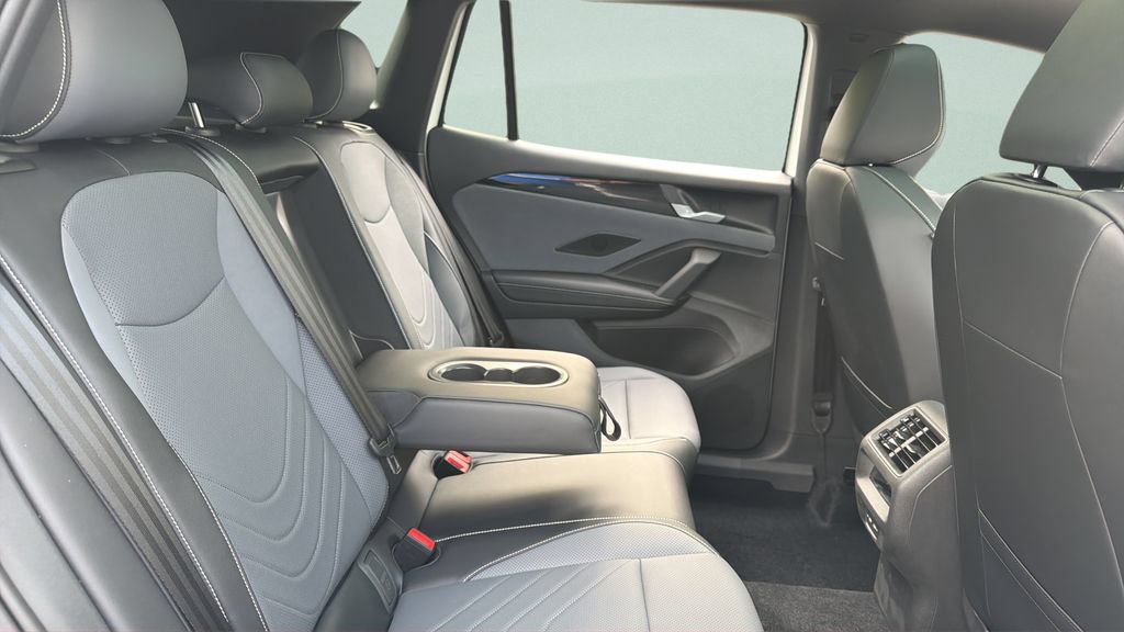 New 2026 Volkswagen Tiguan SE R-Line FWD image 31