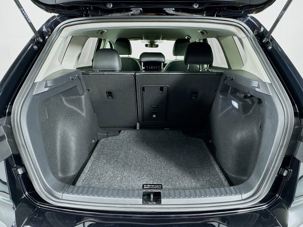 Used 2025 Volkswagen Taos SE image 32