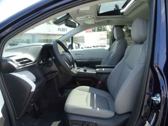 New 2026 Toyota Sienna XLE FWD image 10