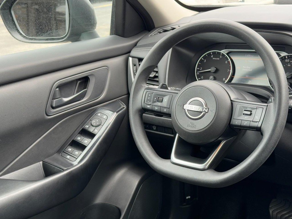 Used 2024 Nissan Rogue S AWD/4WD image 14