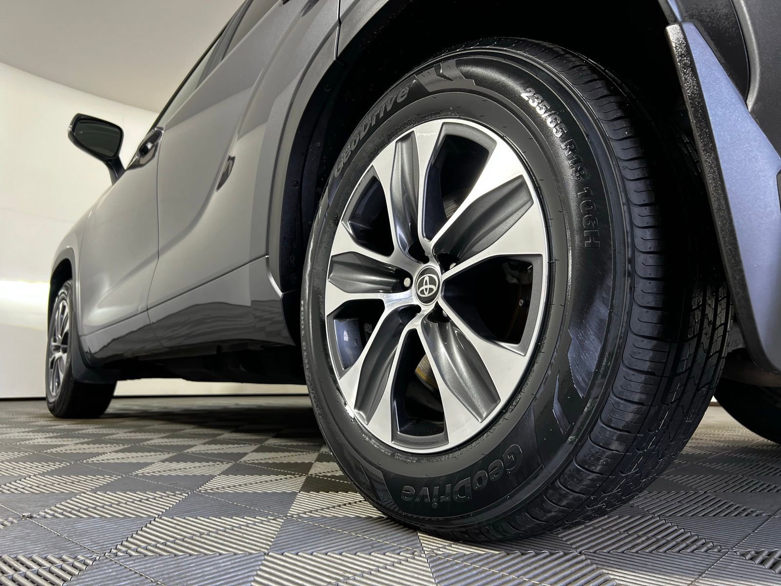 Certified 2023 Toyota Highlander XLE image 29