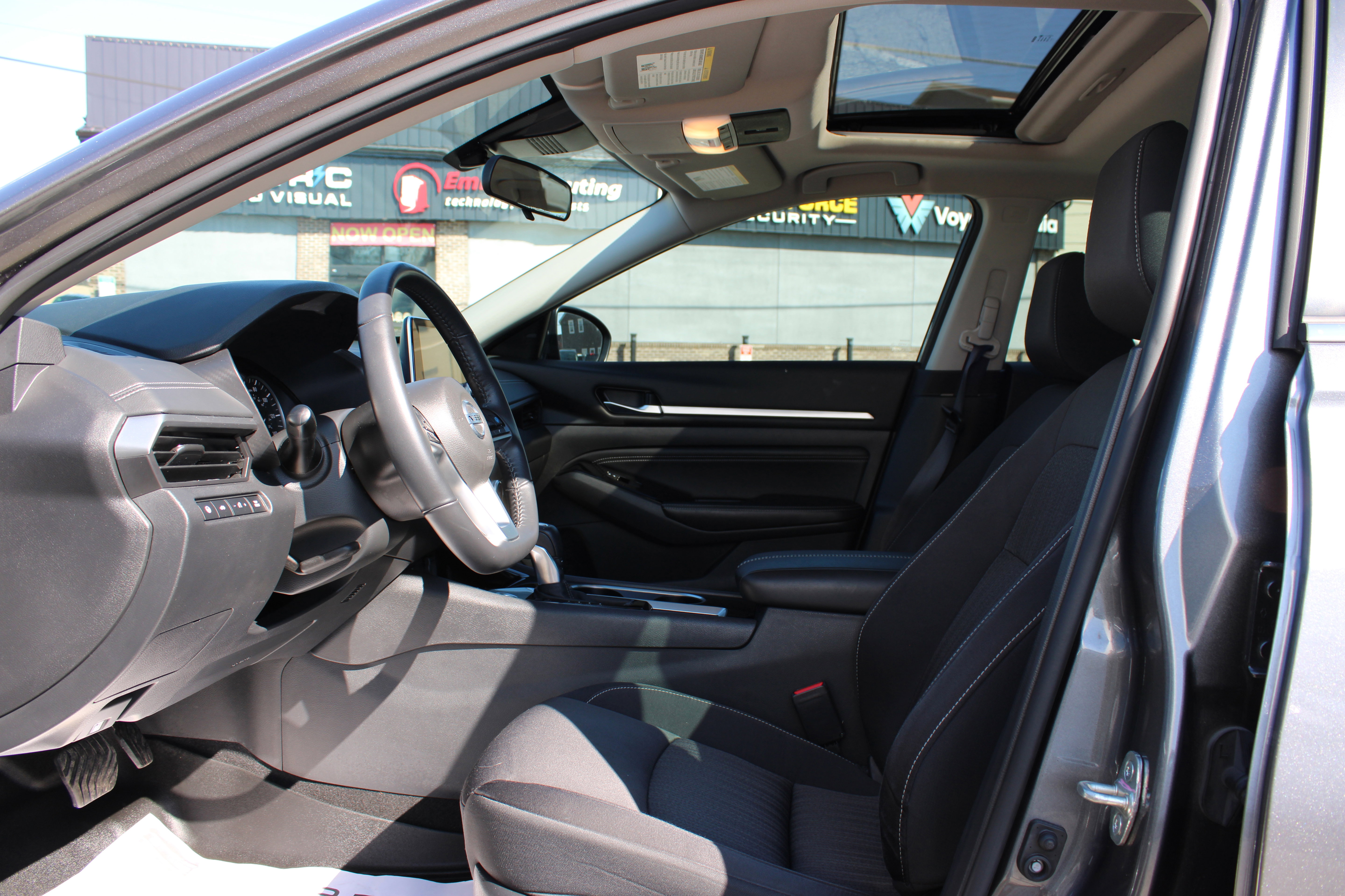 Used 2022 Nissan Altima 2.5 SV w/ SV Premium Package image 10