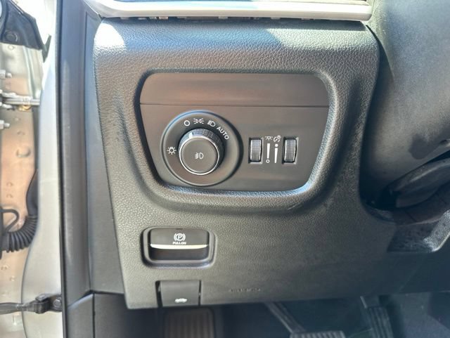 Used 2023 Jeep Grand Cherokee L Limited w/ Black Appearance Package AWD/4WD image 12
