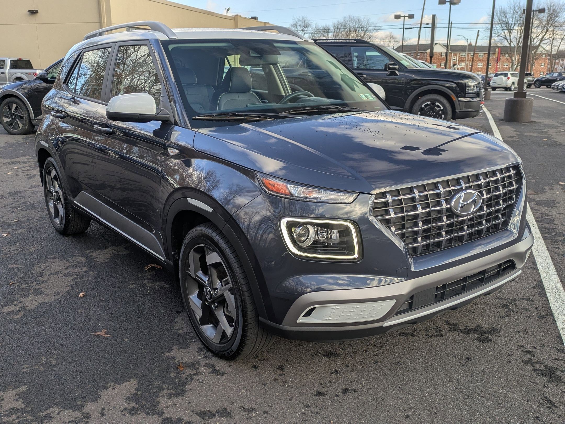 Certified 2021 Hyundai Venue image 3