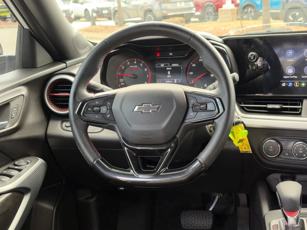 Used 2025 Chevrolet Trax RS FWD image 26