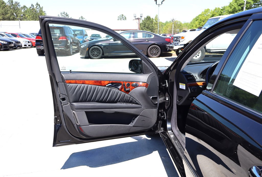 Used 2005 Mercedes-Benz E 500 4MATIC Sedan image 32