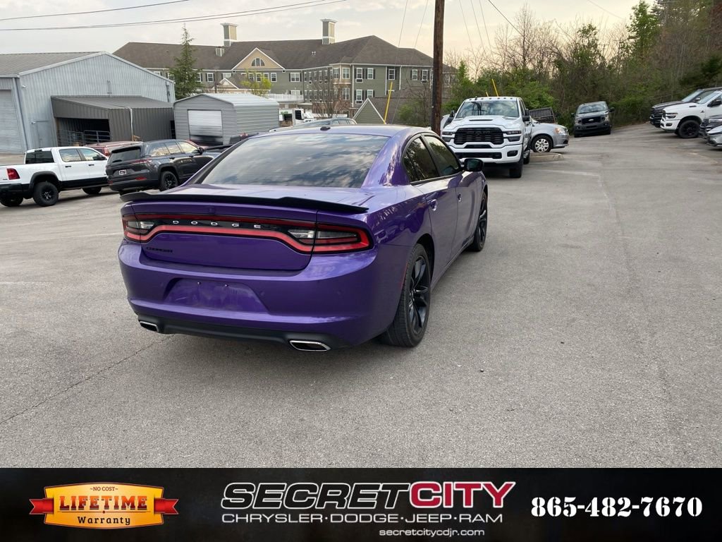 Used 2018 Dodge Charger SXT w/ Blacktop Package image 5