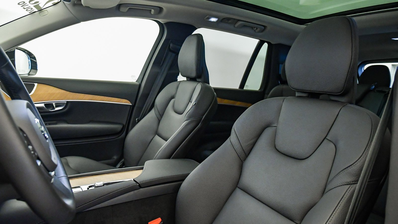 Certified 2025 Volvo XC90 B6 Plus image 21