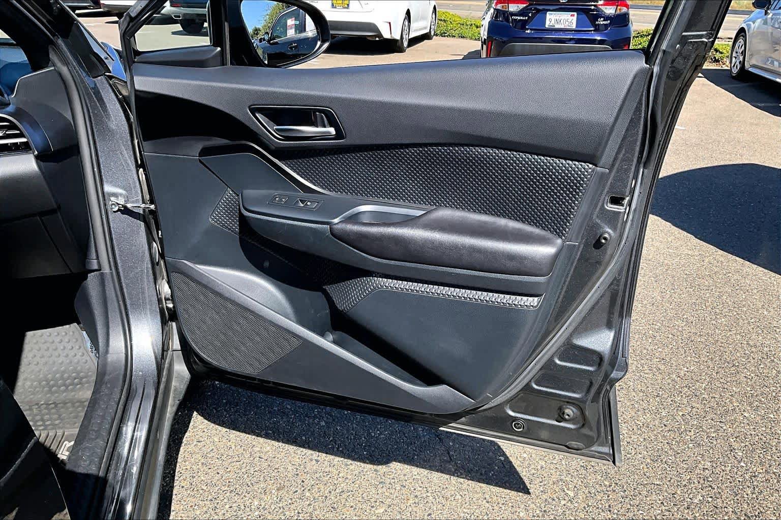 Used 2018 Toyota C-HR XLE FWD image 22