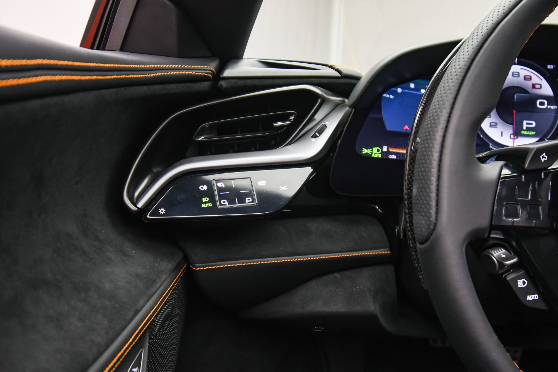 Used 2025 Ferrari SF90 Spider image 39