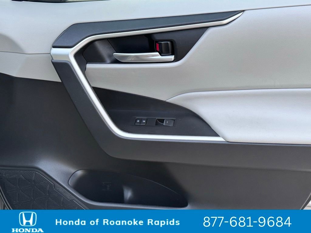 Used 2023 Toyota RAV4 XLE Premium image 16
