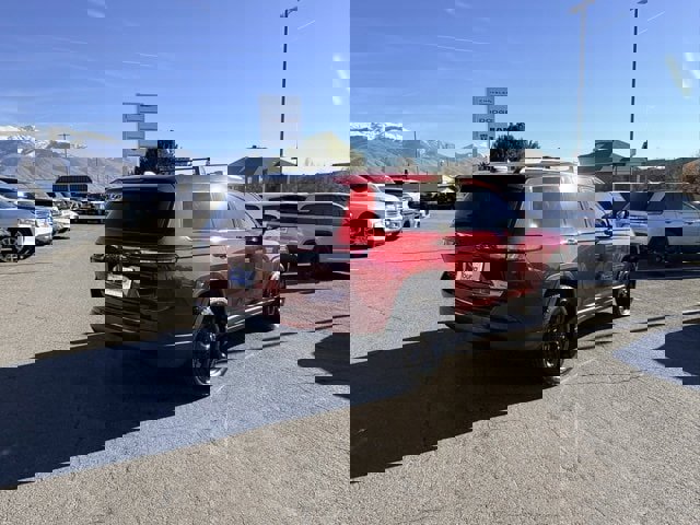 Used 2022 Jeep Grand Cherokee L Laredo image 4