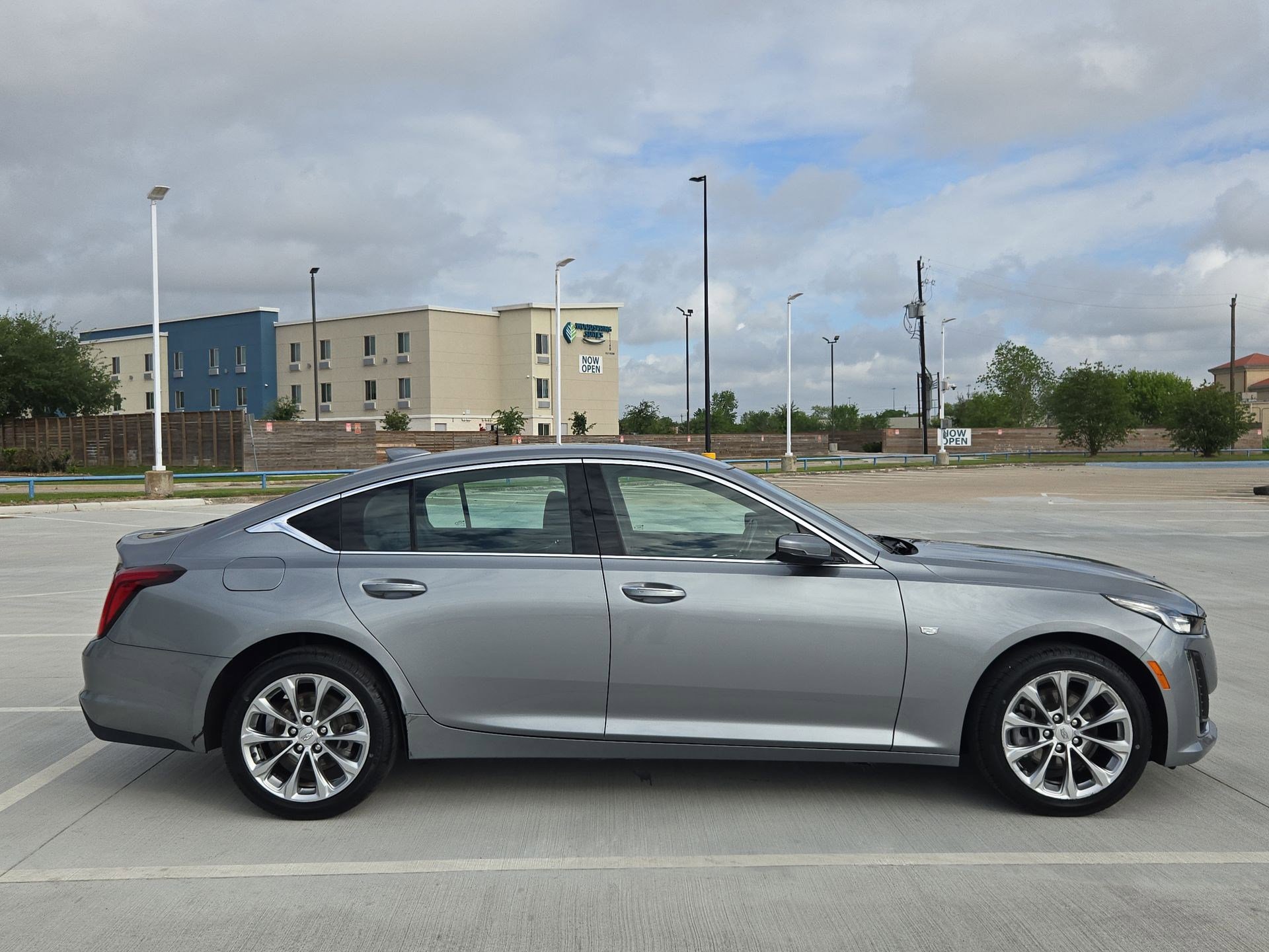 Used 2023 Cadillac CT5 Luxury image 2