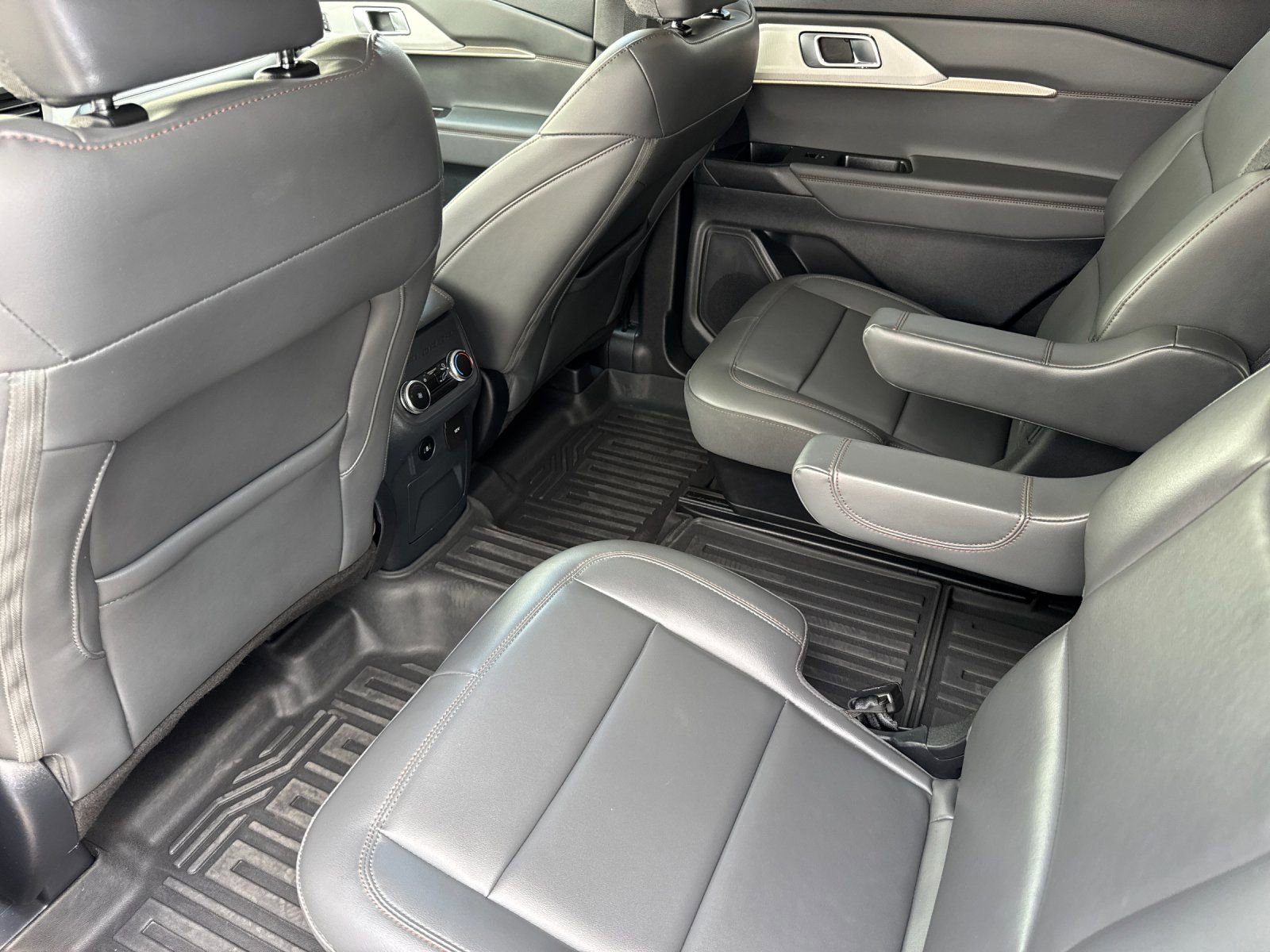 Used 2025 Ford Explorer Active w/ Active Comfort Package image 14