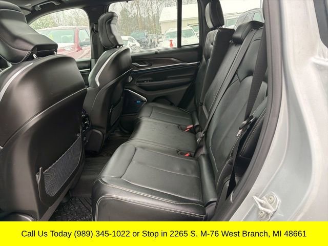 Used 2024 Jeep Grand Cherokee Overland w/ Advanced Protech Group III image 35