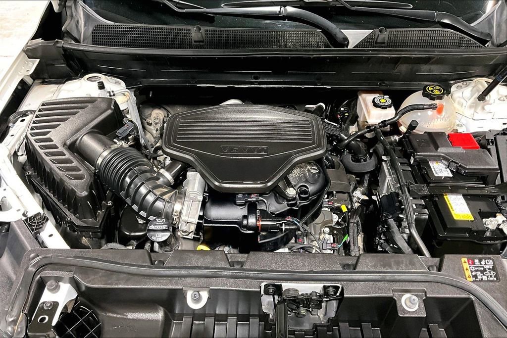 Used 2022 GMC Acadia AT4 w/ Technology Package image 12