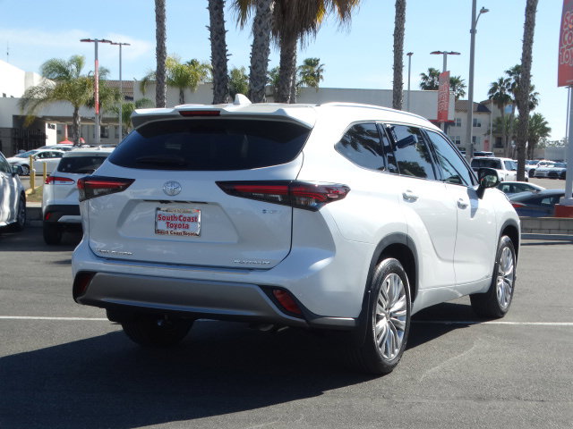 New 2026 Toyota Highlander Platinum image 5