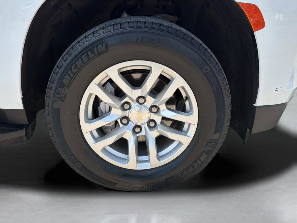 Used 2024 Chevrolet Suburban LT RWD image 9