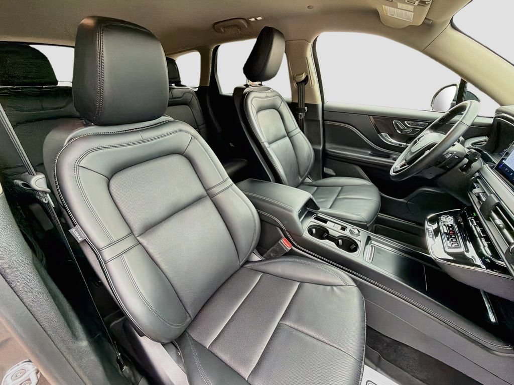 Used 2025 Lincoln Corsair AWD w/ Equipment Group 101A image 30