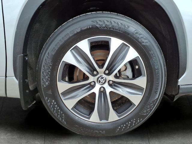 Used 2023 Toyota Highlander XLE image 9