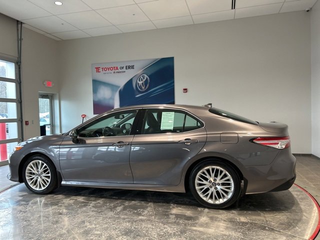 Used 2019 Toyota Camry XLE w/ Sunroof Package image 4
