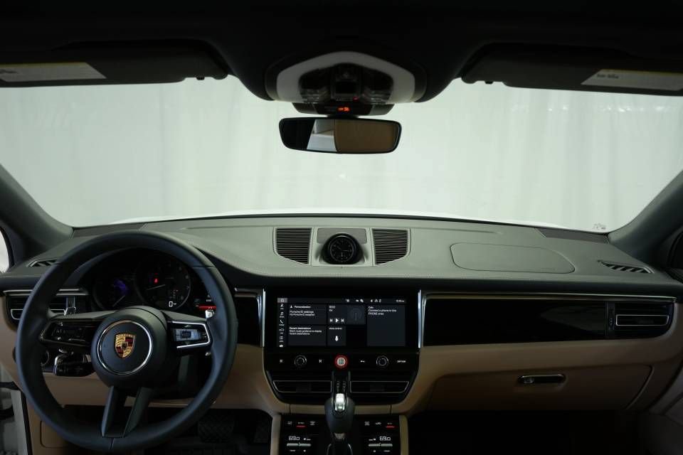 Certified 2026 Porsche Macan AWD/4WD image 16