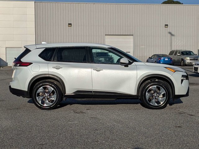 Certified 2024 Nissan Rogue SV image 3