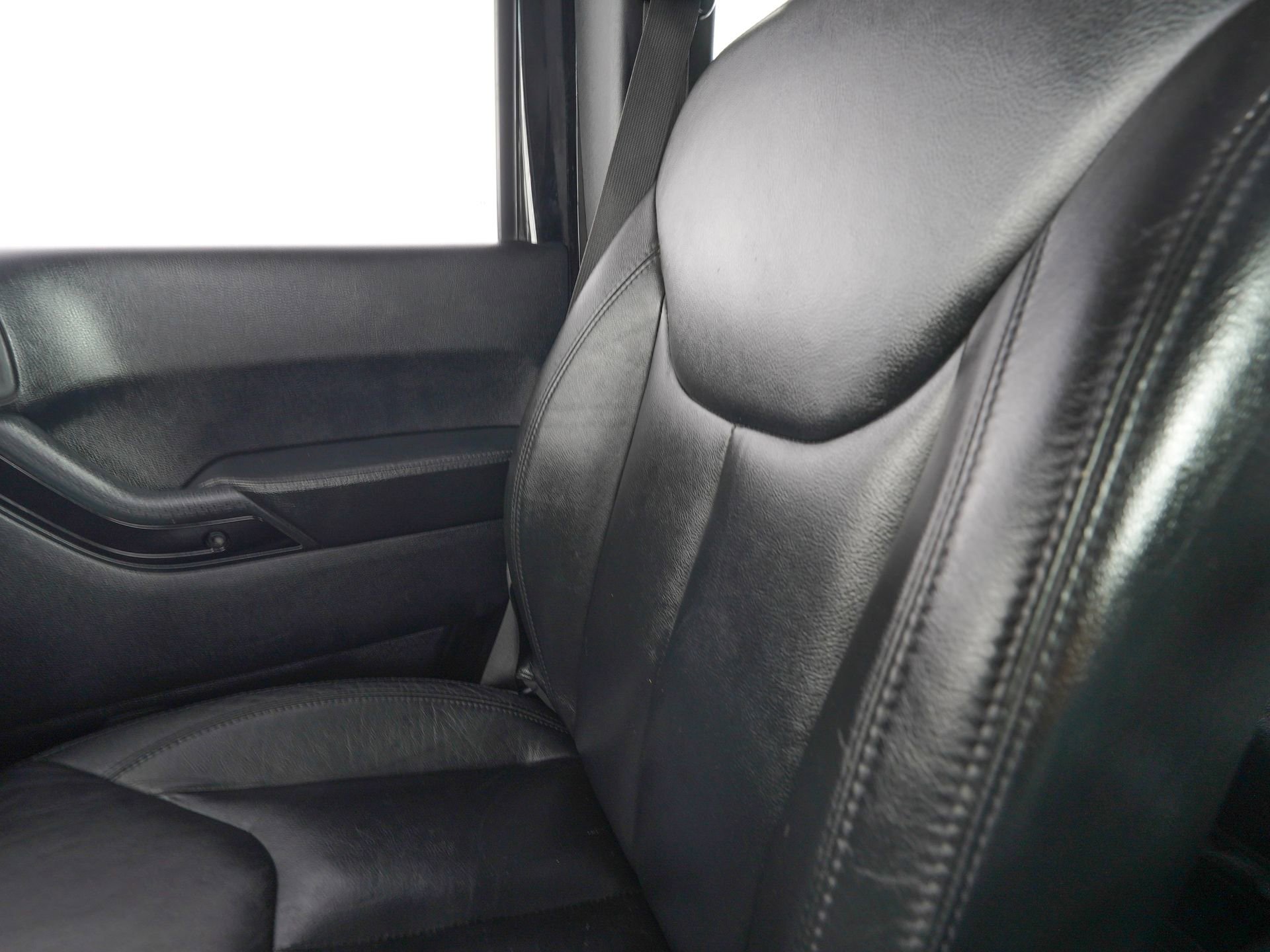 Used 2014 Jeep Wrangler Unlimited Sahara image 25