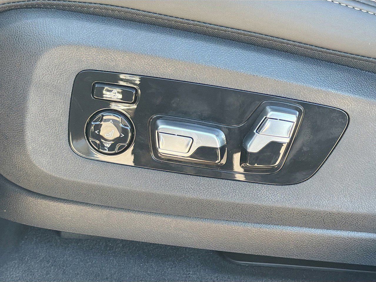 New 2026 BMW X7 M60i image 28