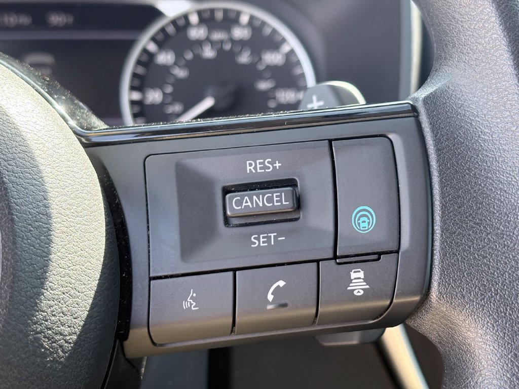 Used 2023 Nissan Rogue SV FWD image 14