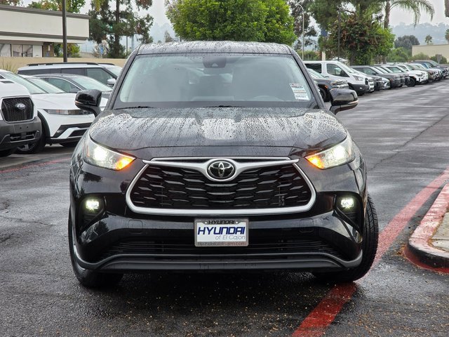 Used 2024 Toyota Highlander LE image 3