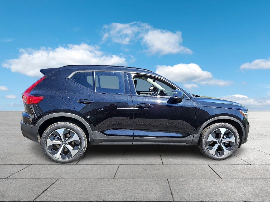 New 2026 Volvo XC40 B5 Plus w/ Climate Package AWD/4WD image 6
