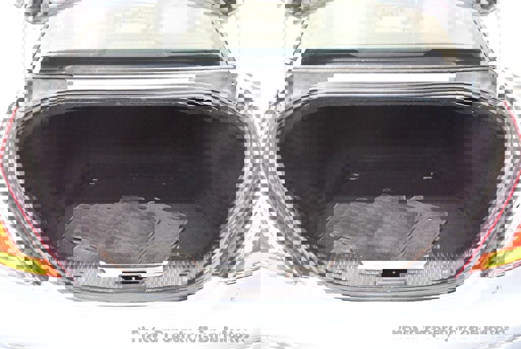 Used 2015 Jaguar XJ image 56