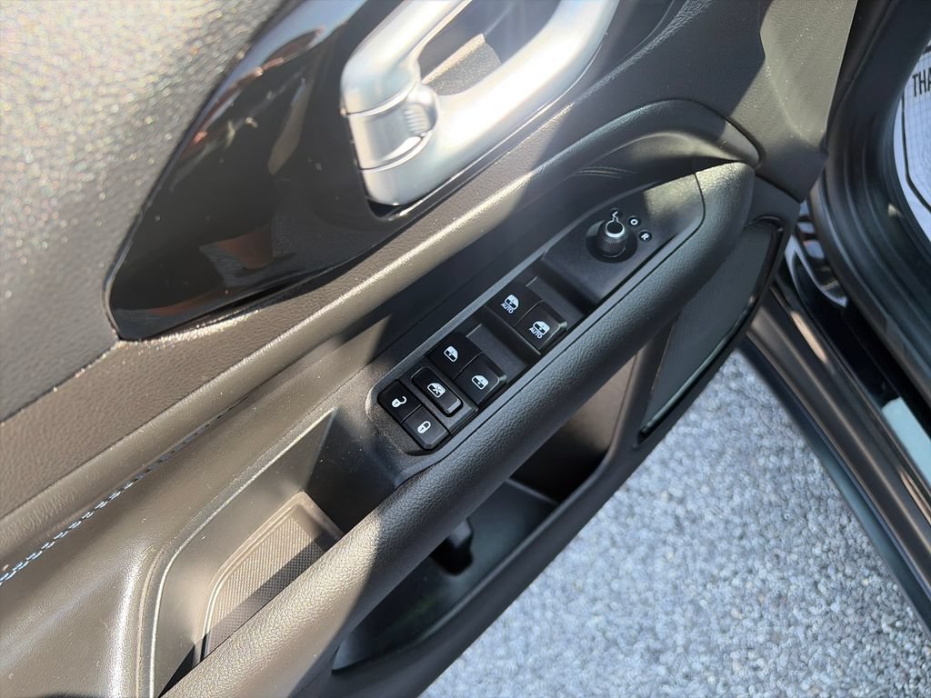 Used 2025 Jeep Compass Latitude w/ Convenience Group AWD/4WD image 12