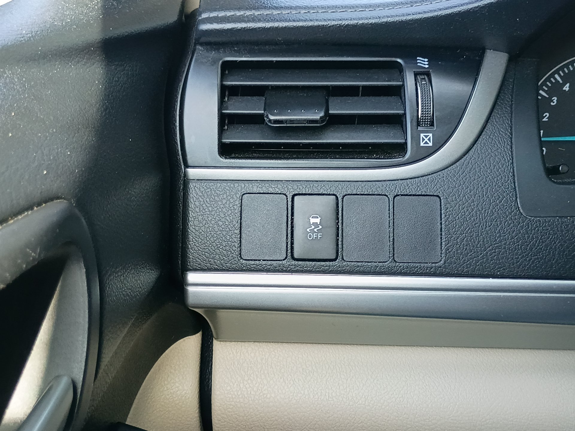 Used 2014 Toyota Camry FWD image 18