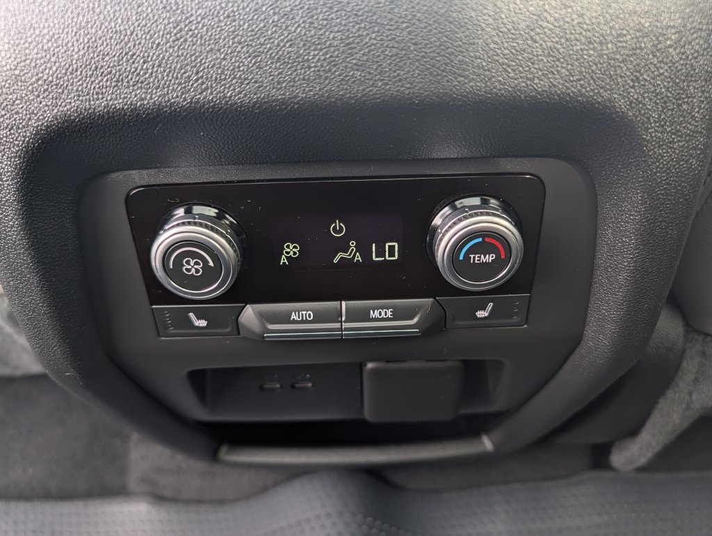 Used 2026 GMC Acadia Elevation w/ Elevation Premium Package FWD image 17