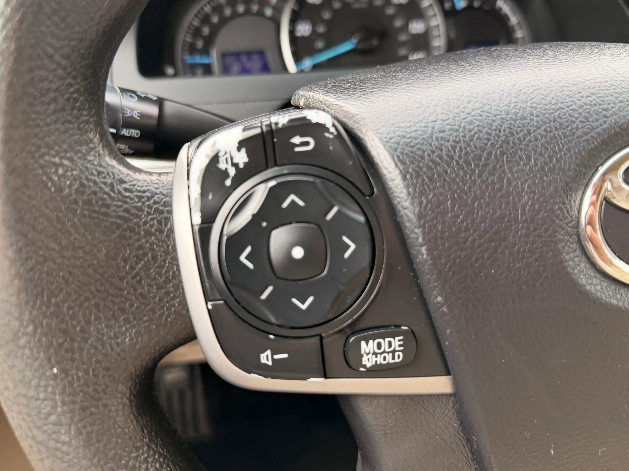 Used 2014 Toyota Camry LE FWD image 31