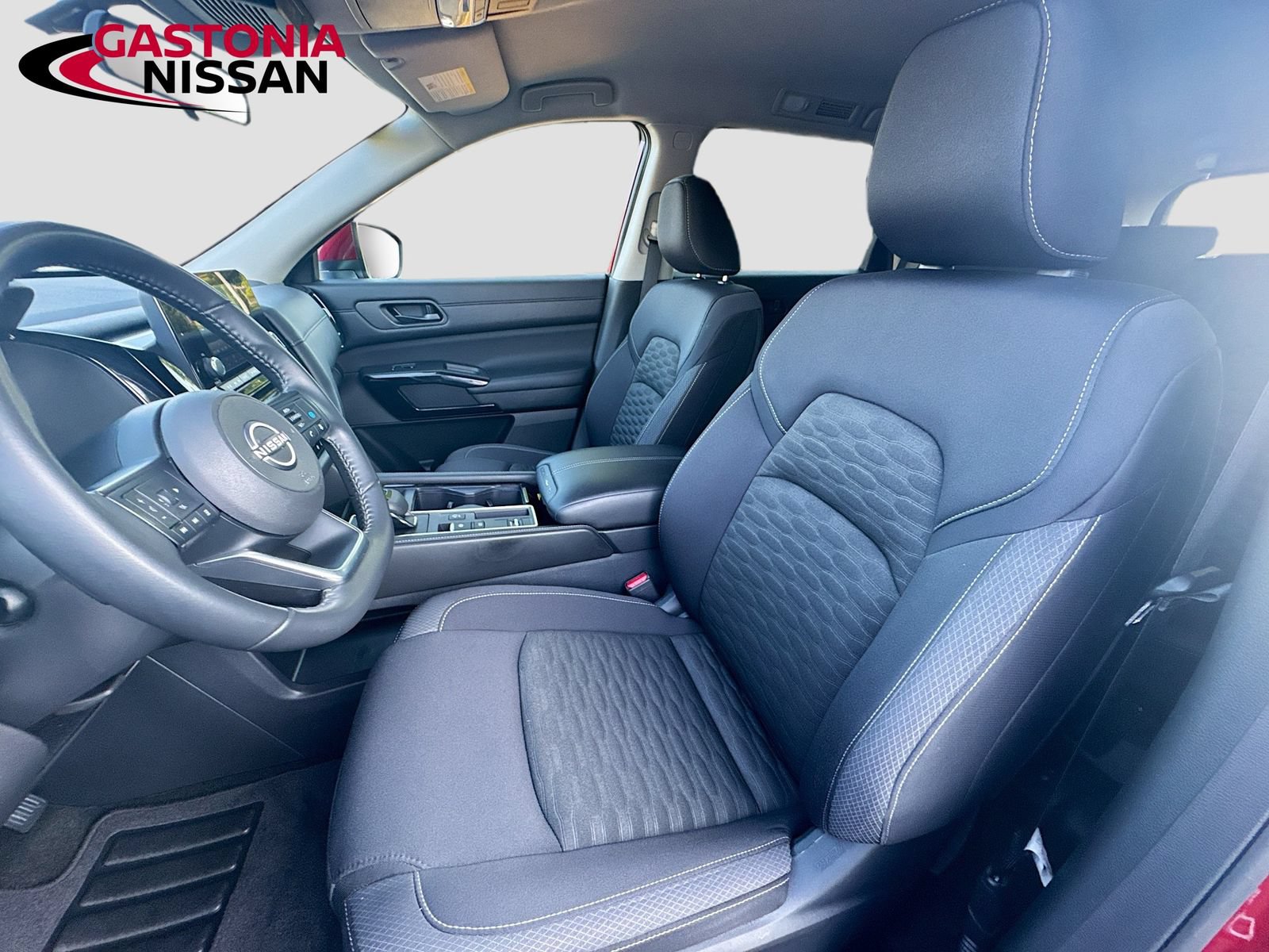 Used 2024 Nissan Pathfinder SV FWD image 27