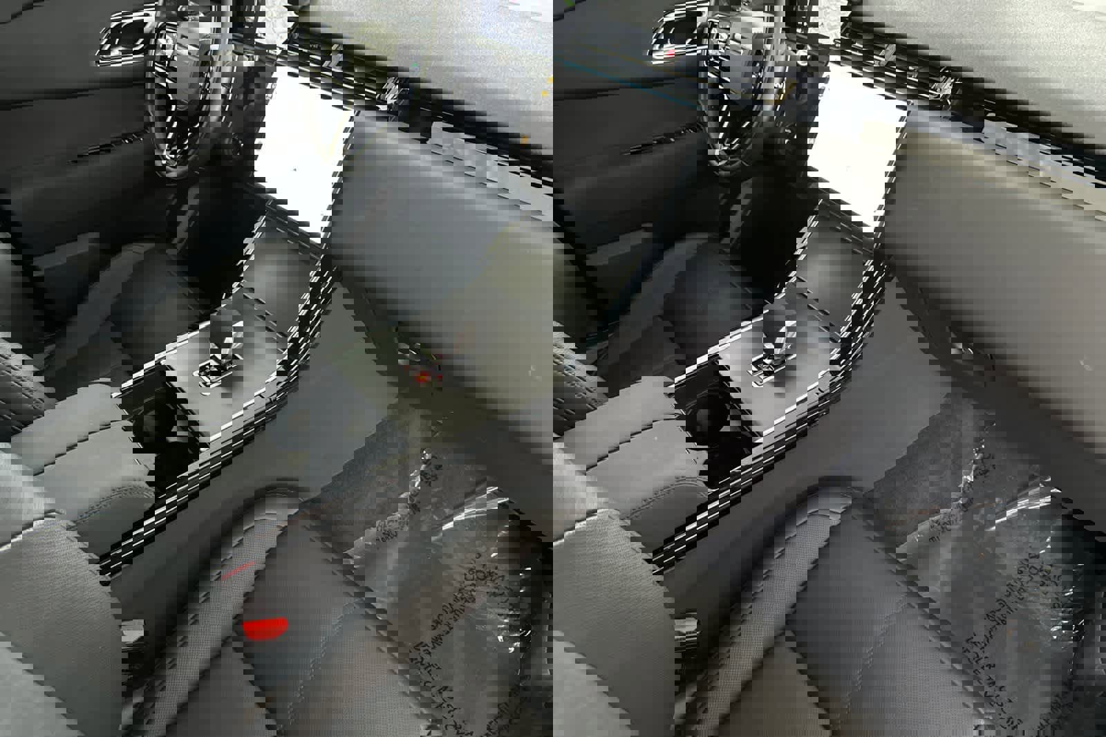 Used 2025 Land Rover Range Rover Velar Dynamic SE image 16